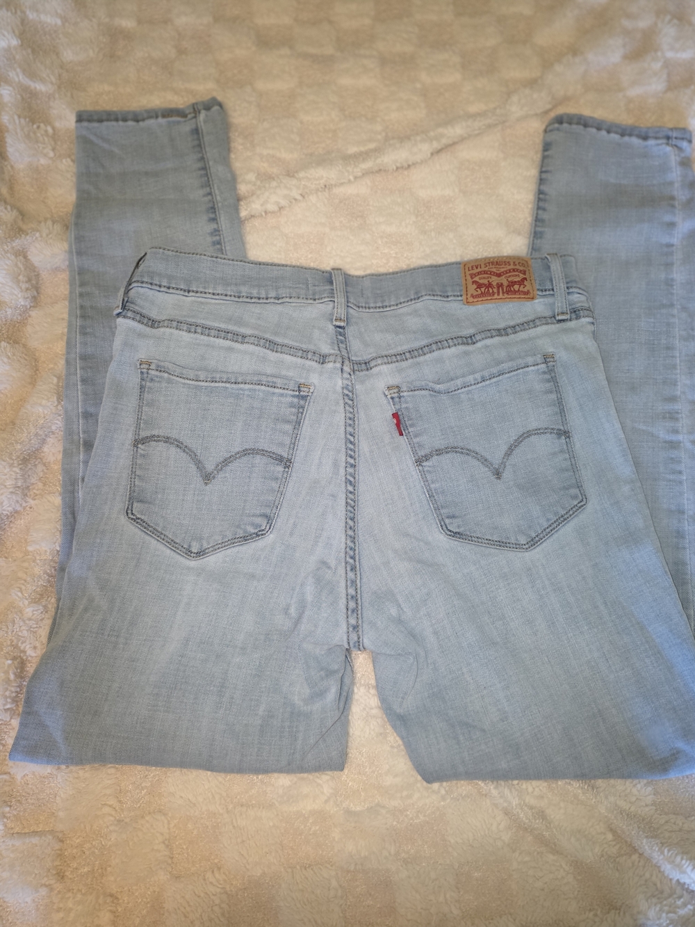 Levi's Women's Light Wash Jeans - Classic Back Pocket Design